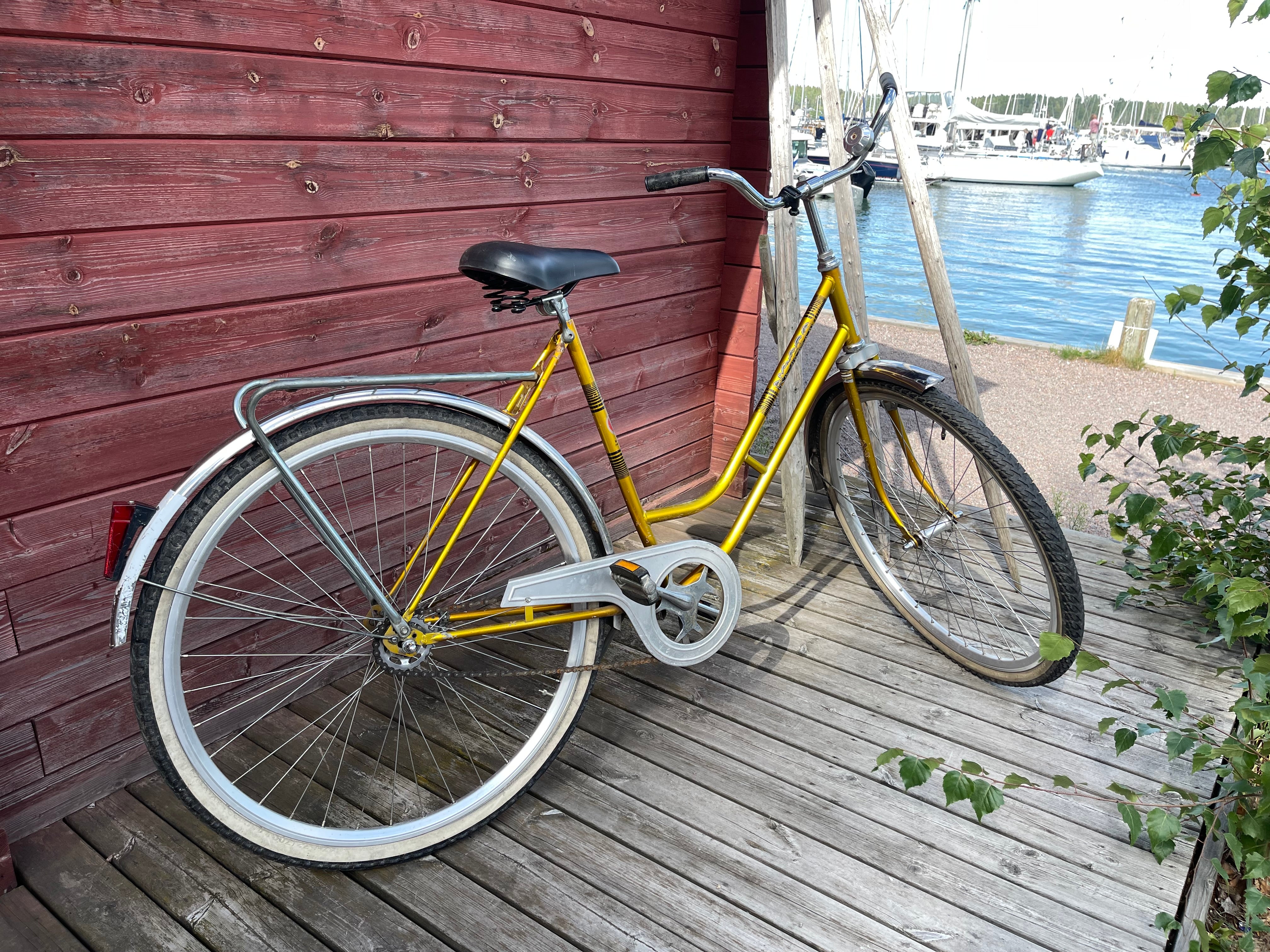 Nopsa yellow bike 🚴 – Villa Vintage